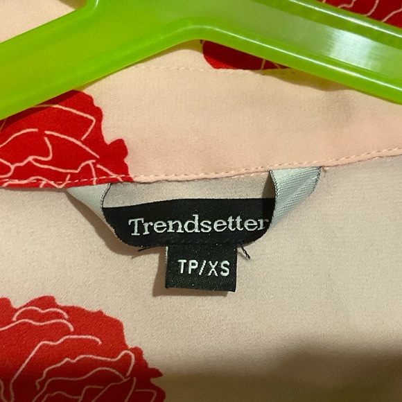 Flower print pink blouse - Picture 4 of 4